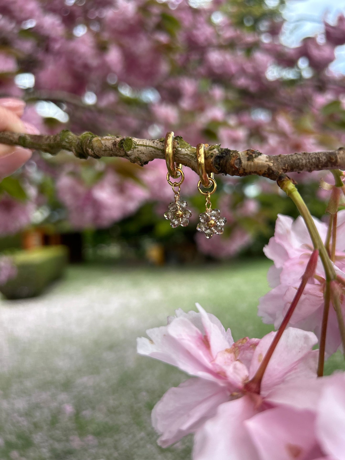 Boucles d'oreilles pâquerette taupes| Théia Bijoux