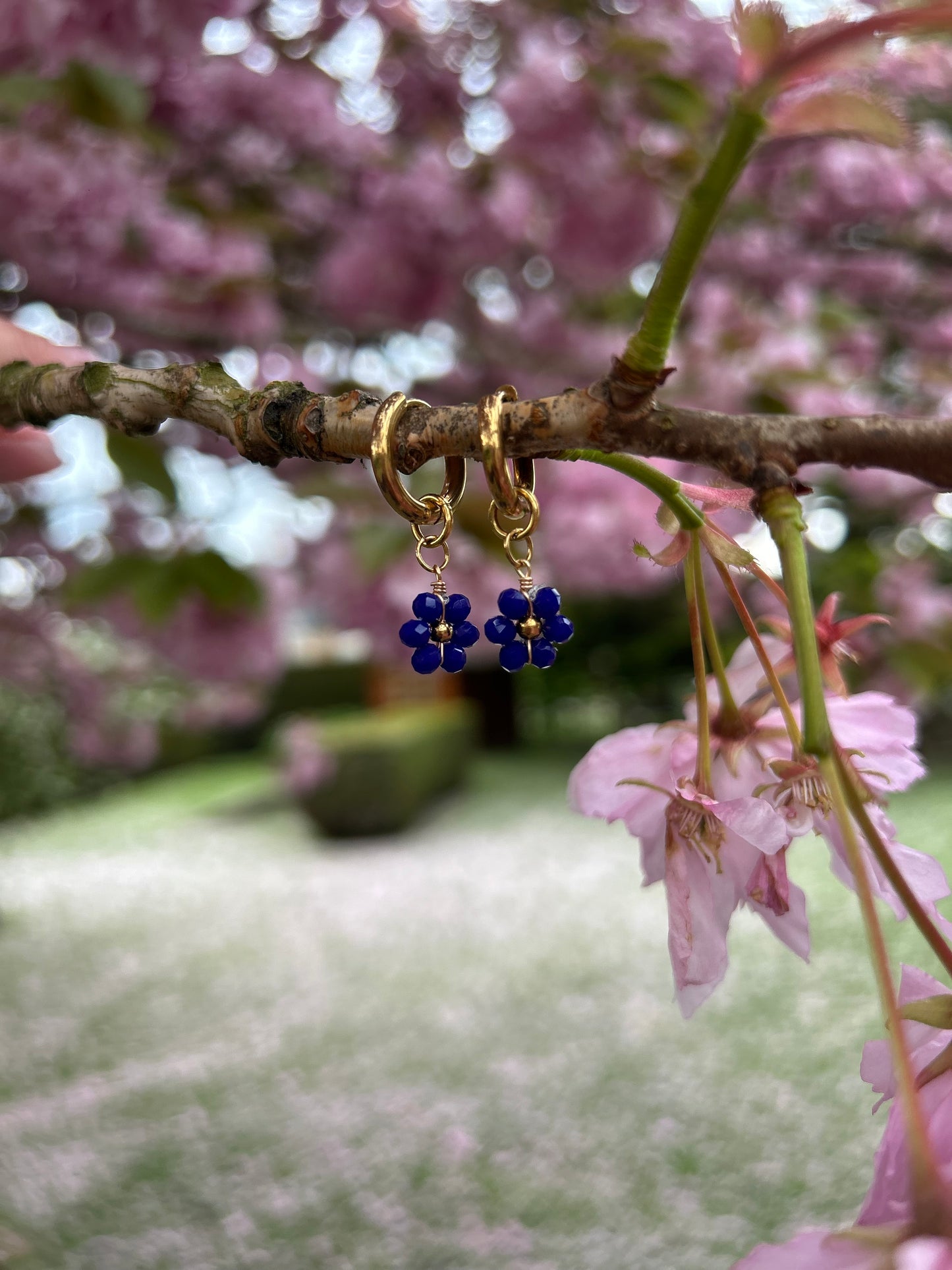 Boucles d'oreilles pâquerette bleues | Théia Bijoux