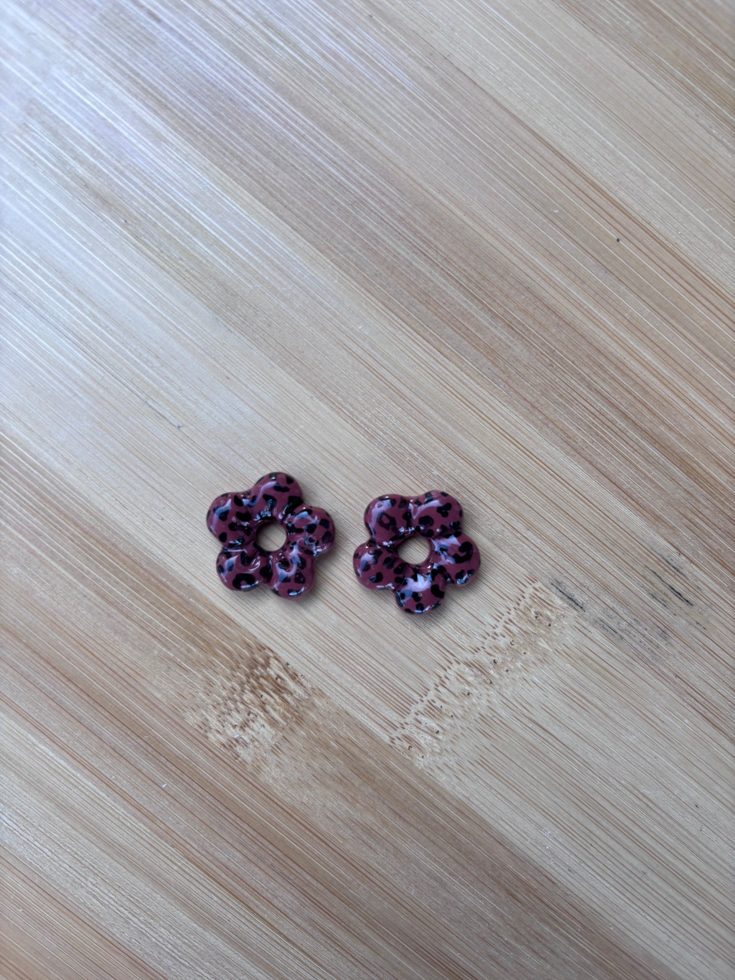 Créoles Capucine léopard foncé| Théia Bijoux
