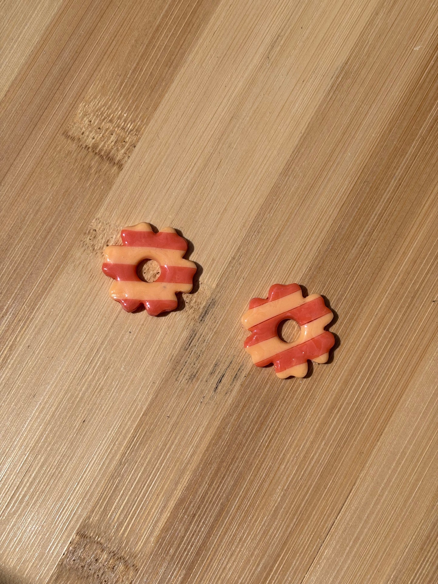 Créoles Lila rayée orange | Théia Bijoux
