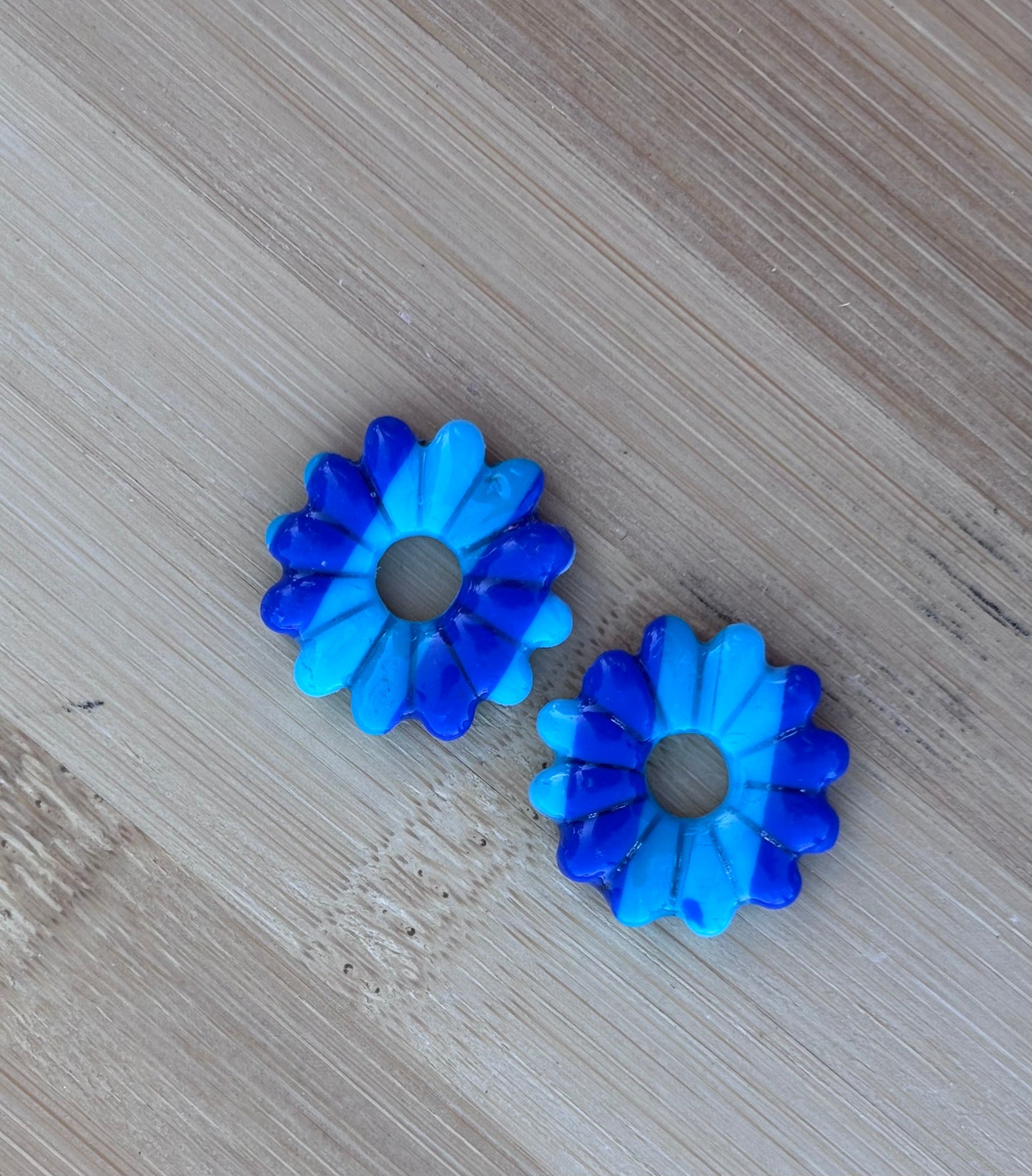 Créoles Aglaé rayées bleues | Théia Bijoux