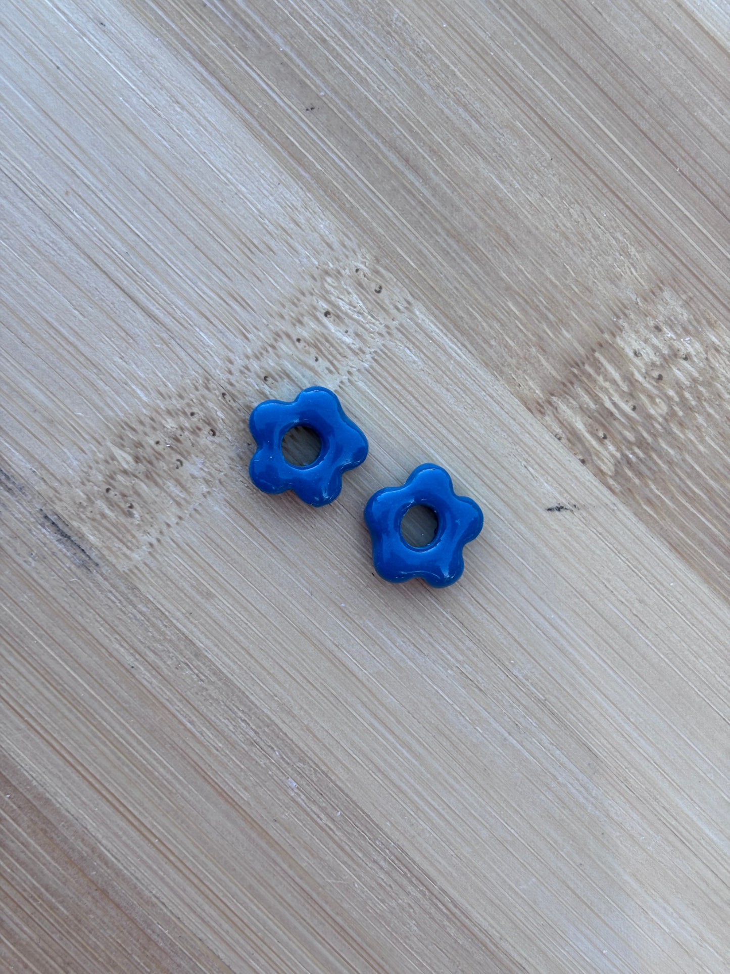 Créoles Mini Flora bleu canard | Théia Bijoux