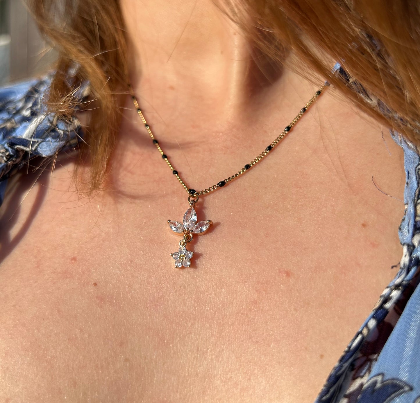 Collier Thalia Doré avec Pendentif Fleur en Zirconium | Théia Bijoux