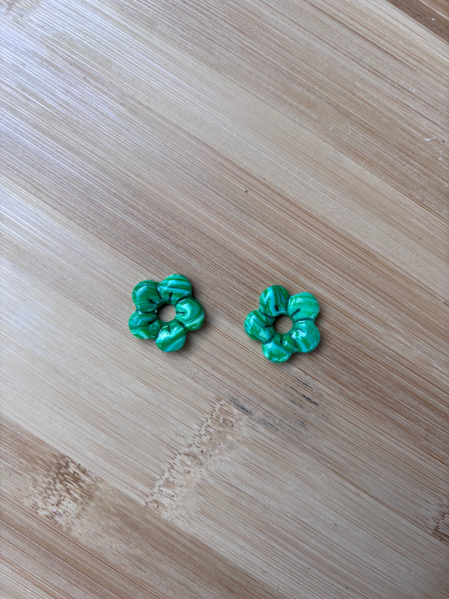 Créoles Capucine marbre vert | Théia Bijoux