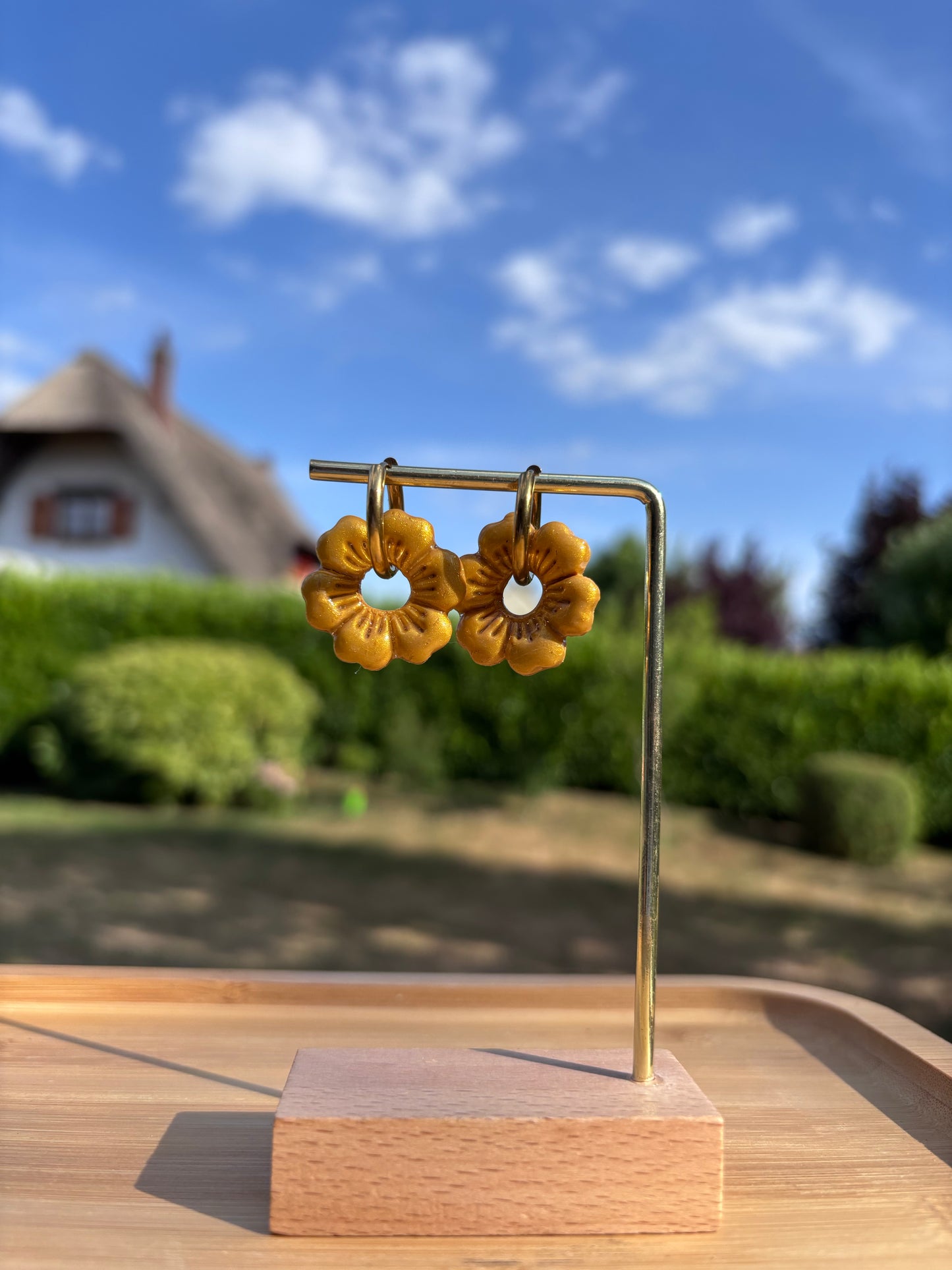 Créoles Hibiscus doré | Théia Bijoux