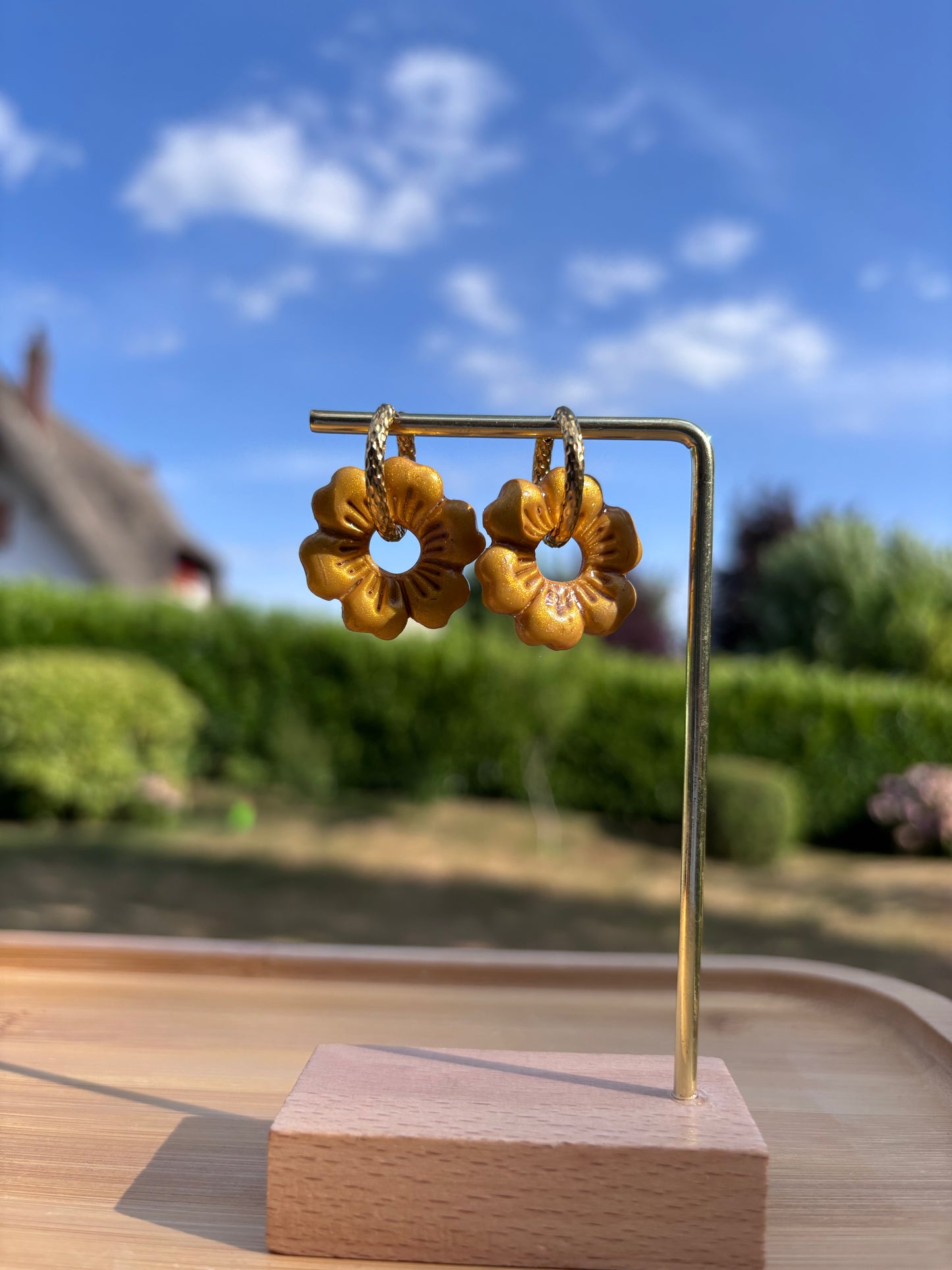 Créoles Hibiscus doré | Théia Bijoux