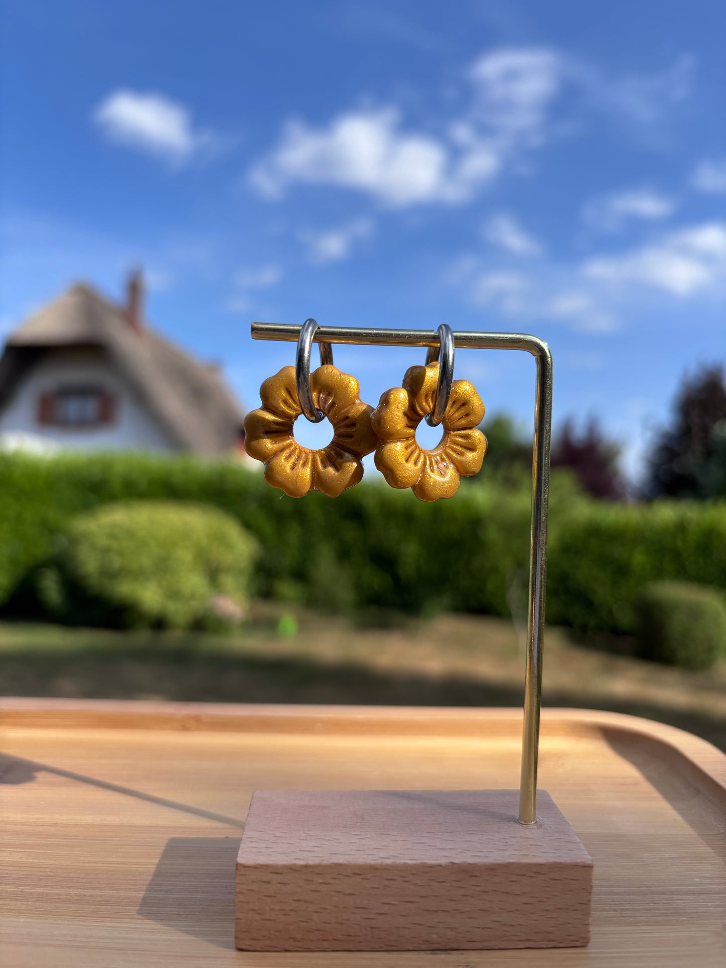 Créoles Hibiscus doré | Théia Bijoux