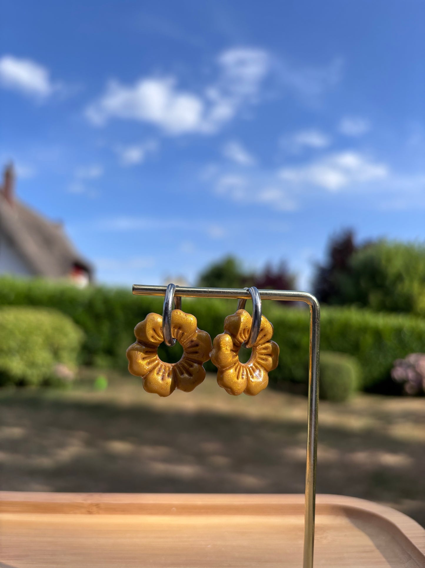 Créoles Hibiscus doré | Théia Bijoux