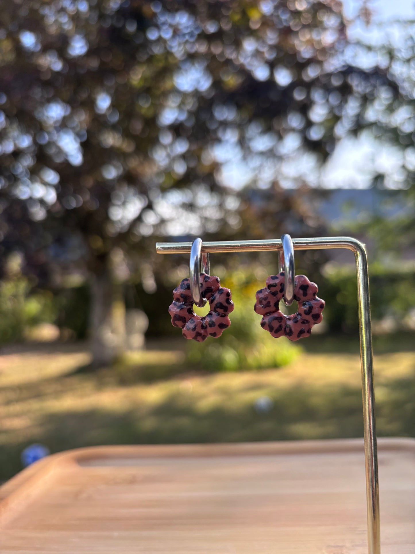 Créoles Camélia léopard | Théia Bijoux