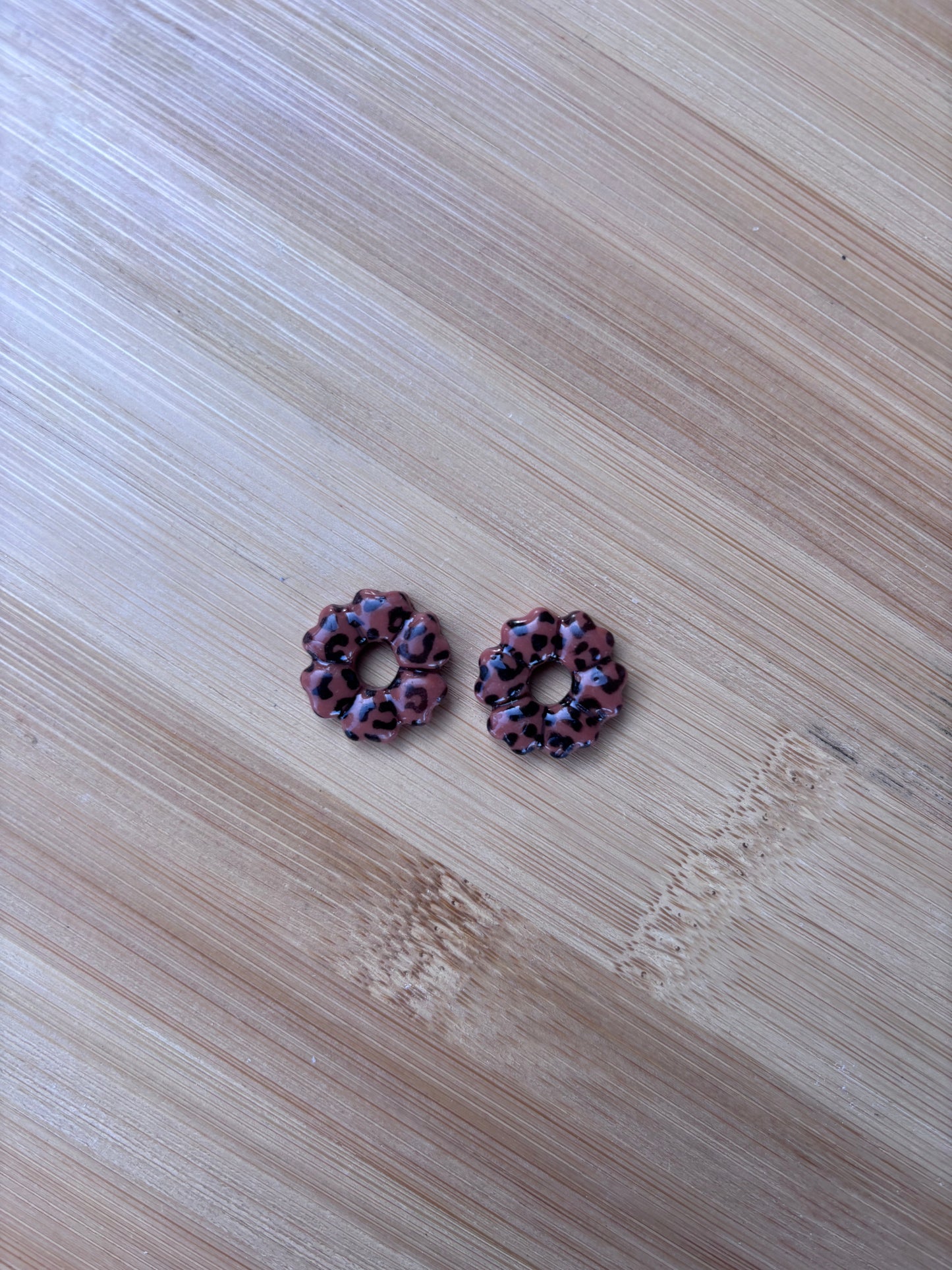 Créoles Camélia léopard | Théia Bijoux