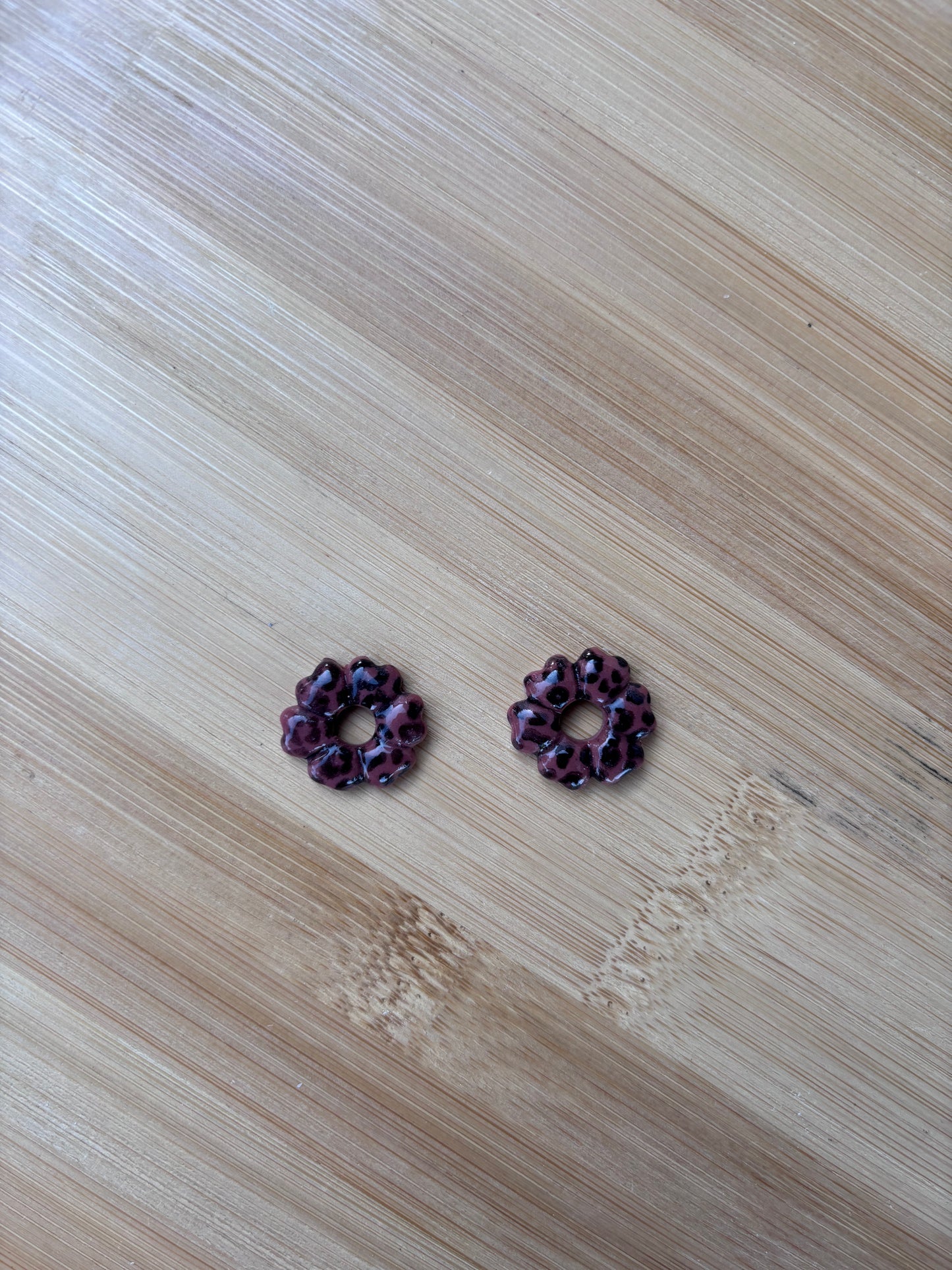 Créoles Camélia léopard foncé | Théia Bijoux