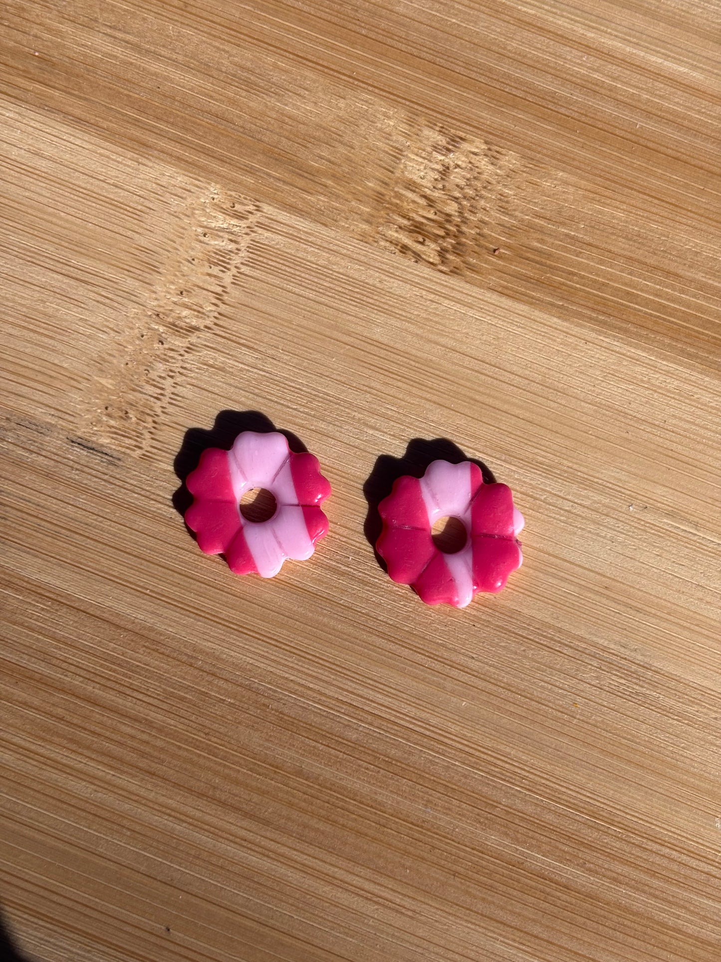 Créoles Camélia rayées roses | Théia Bijoux