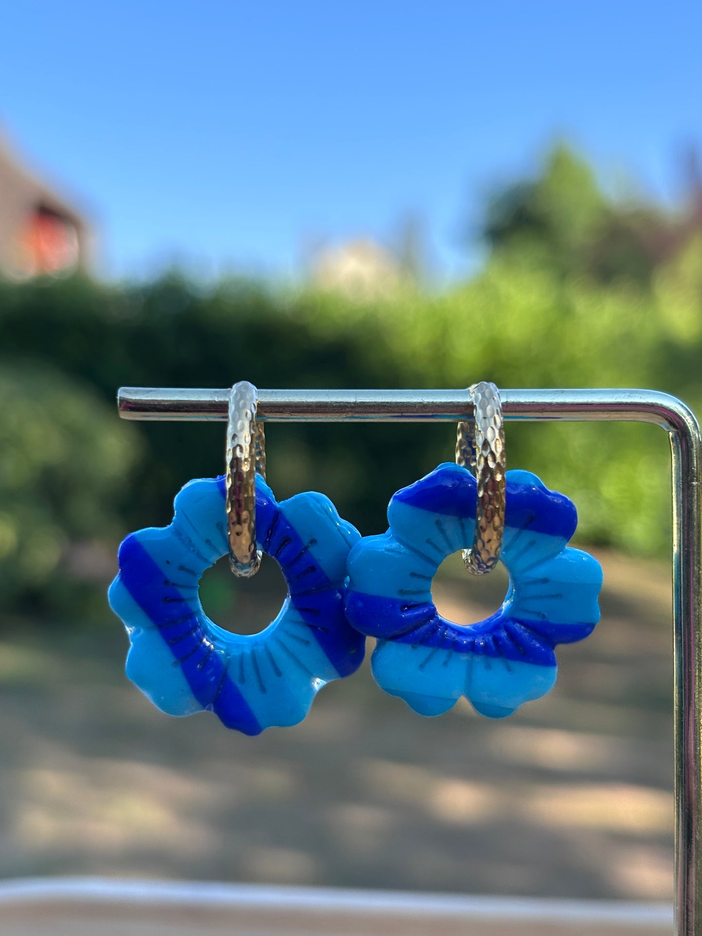 Créoles Gisèle rayées bleu | Théia Bijoux