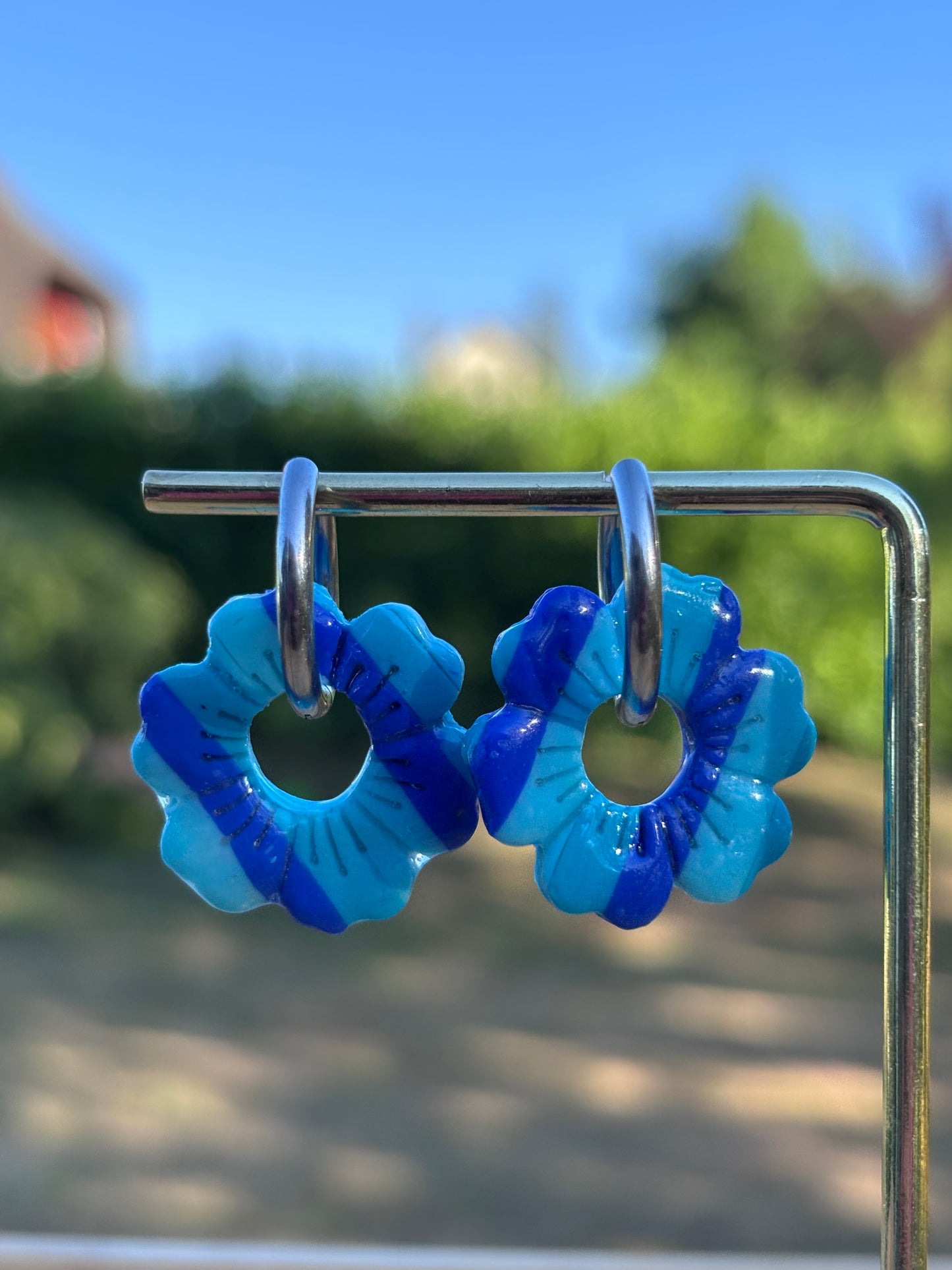 Créoles Gisèle rayées bleu | Théia Bijoux