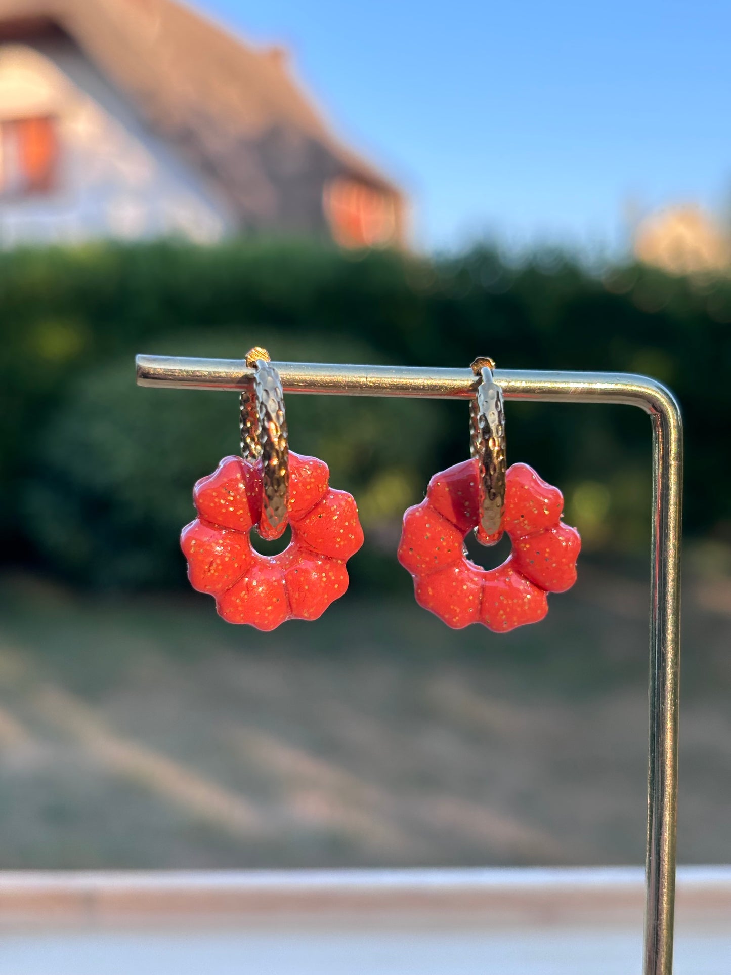 Créoles Camélia orange pailletté | Théia Bijoux