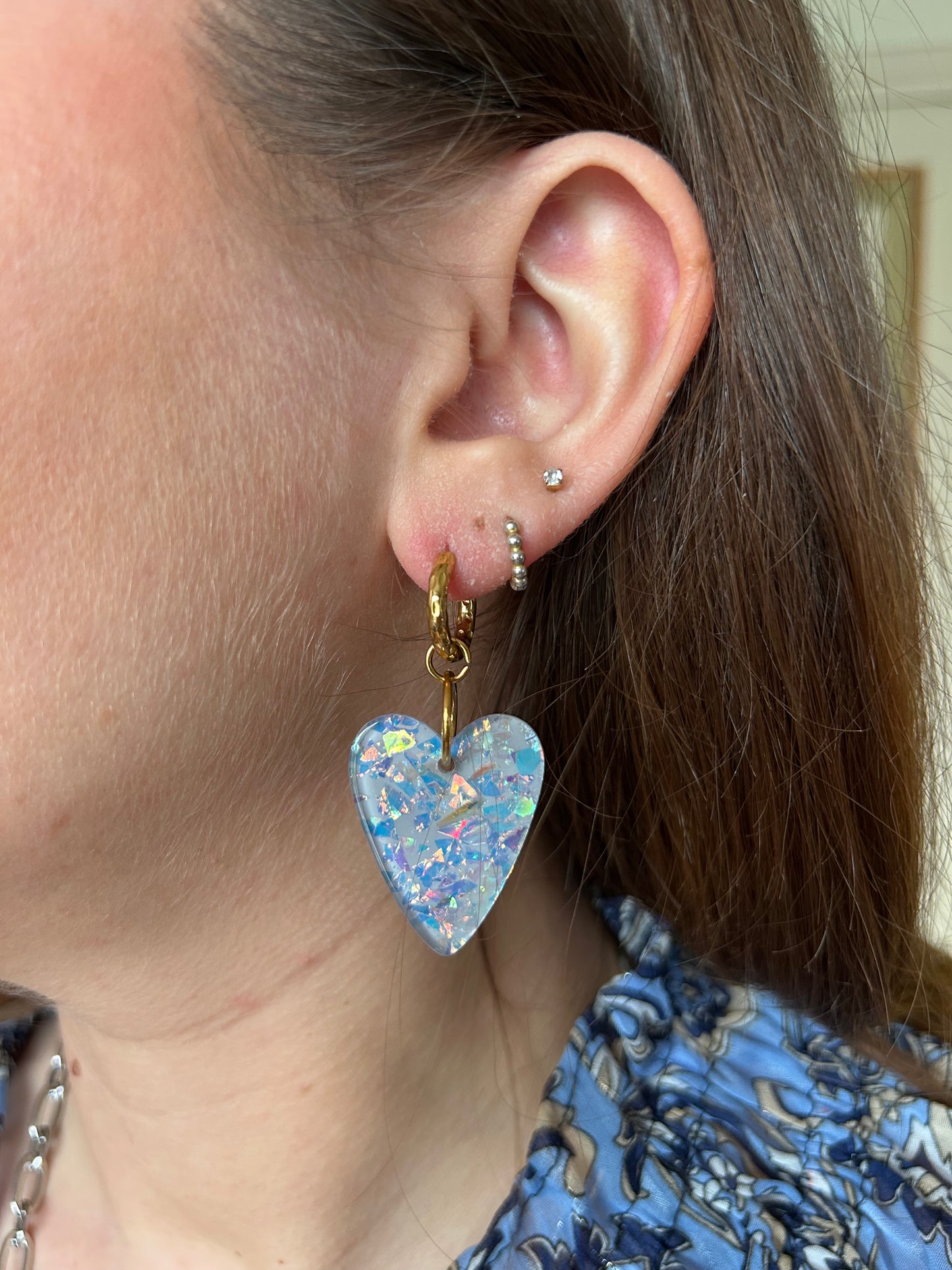 Boucles d’Oreilles Ophélia avec Pendentif Cœur Holographique | Theia Bijoux