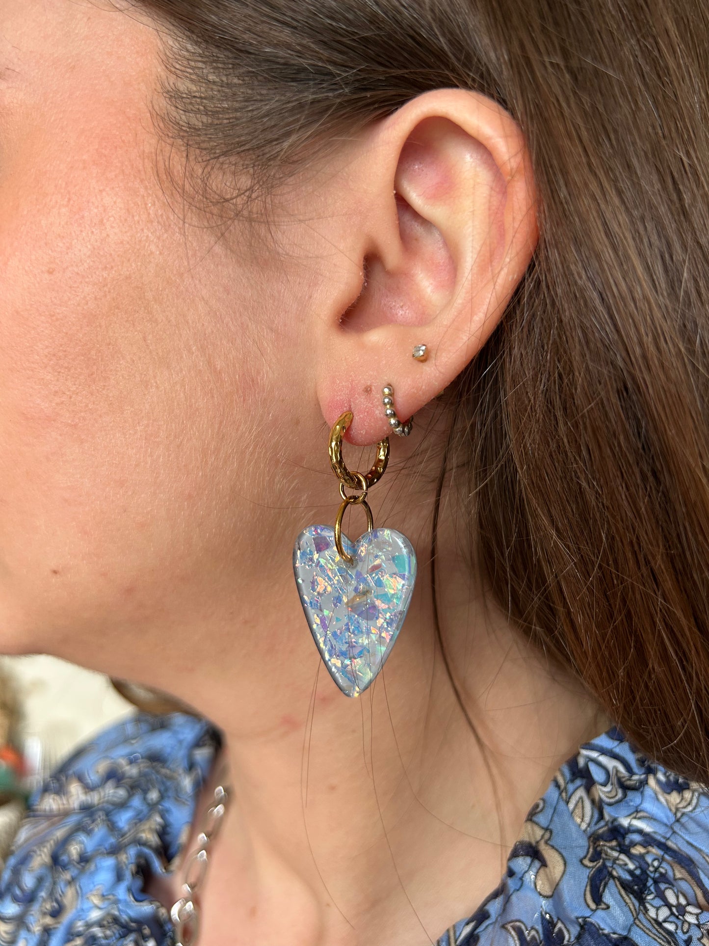 Boucles d’Oreilles Ophélia avec Pendentif Cœur Holographique | Theia Bijoux